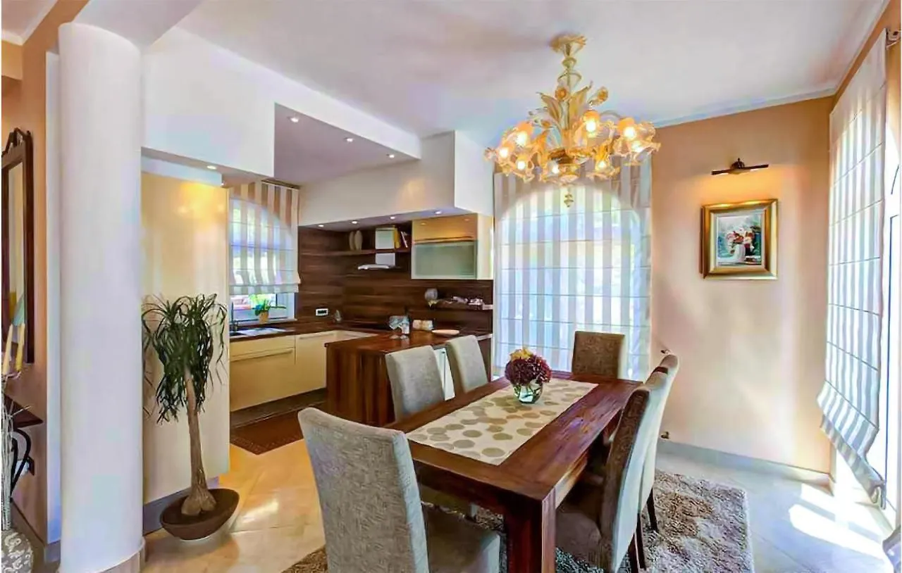 Gorgeous Apartment In Porat - Malinska With Wifi