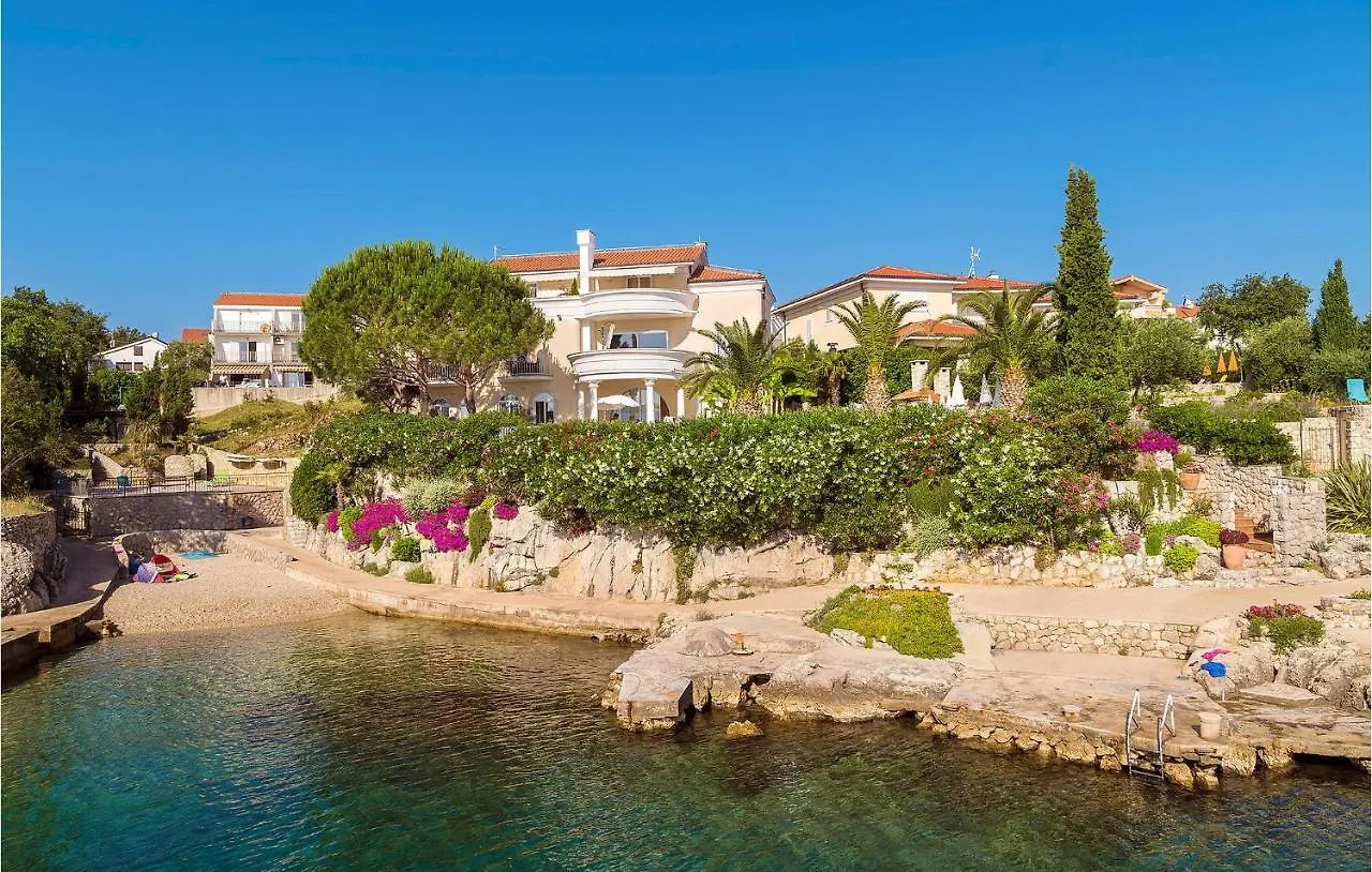 Gorgeous Apartment In Porat - Malinska With Wifi